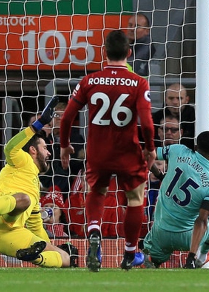 أكمل فيرمينو ثلاثيته من ركلة جزاء أخرى