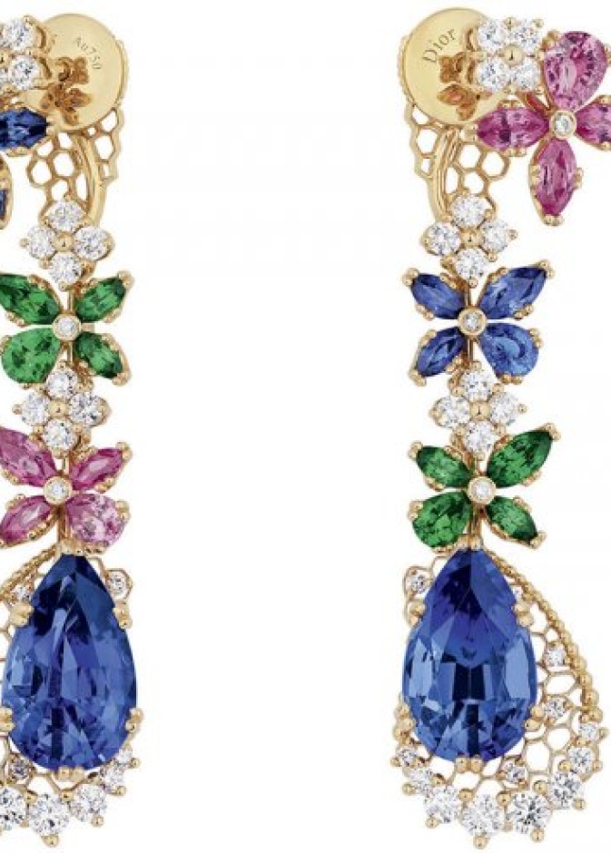 أقراط من ديور Dior