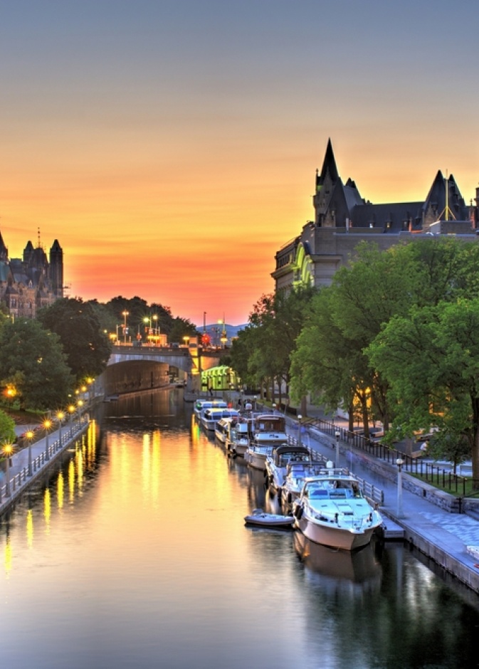 تل البرلمان والمباني المحيطة بالبرلمان في أوتاوا