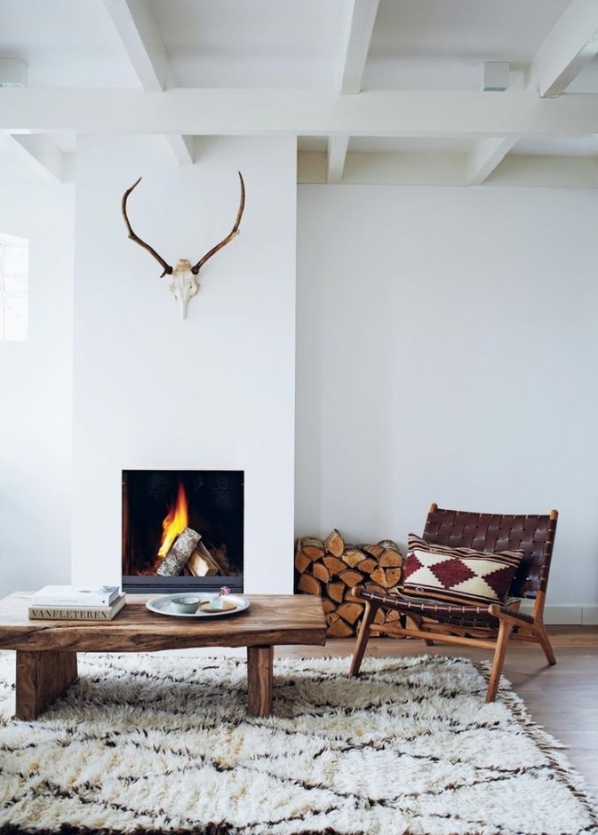 اختيار رائع للألوان مع الأبيض في ديكور غرفة معيشة مودرن