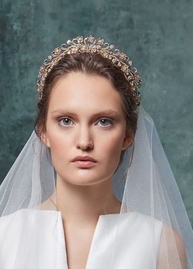 تاج مميز لعروس 2019 من سارة نوري