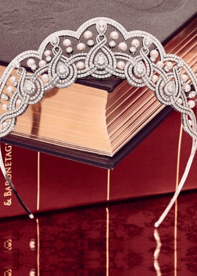 الملكة اليزابيث ترتدي تاج the Girls of Great Britain and Ireland Tiara