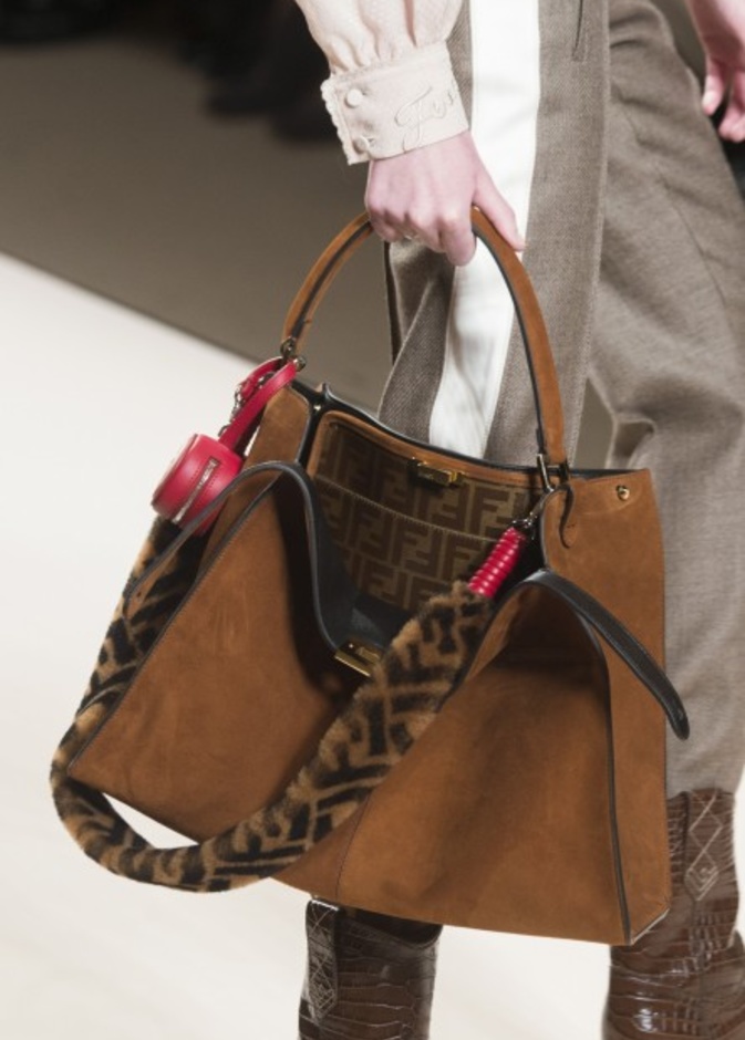 الشنط المخمل الزيتية موضة شتاء 2019‏‎ ‎بأسلوب ‏Fendi