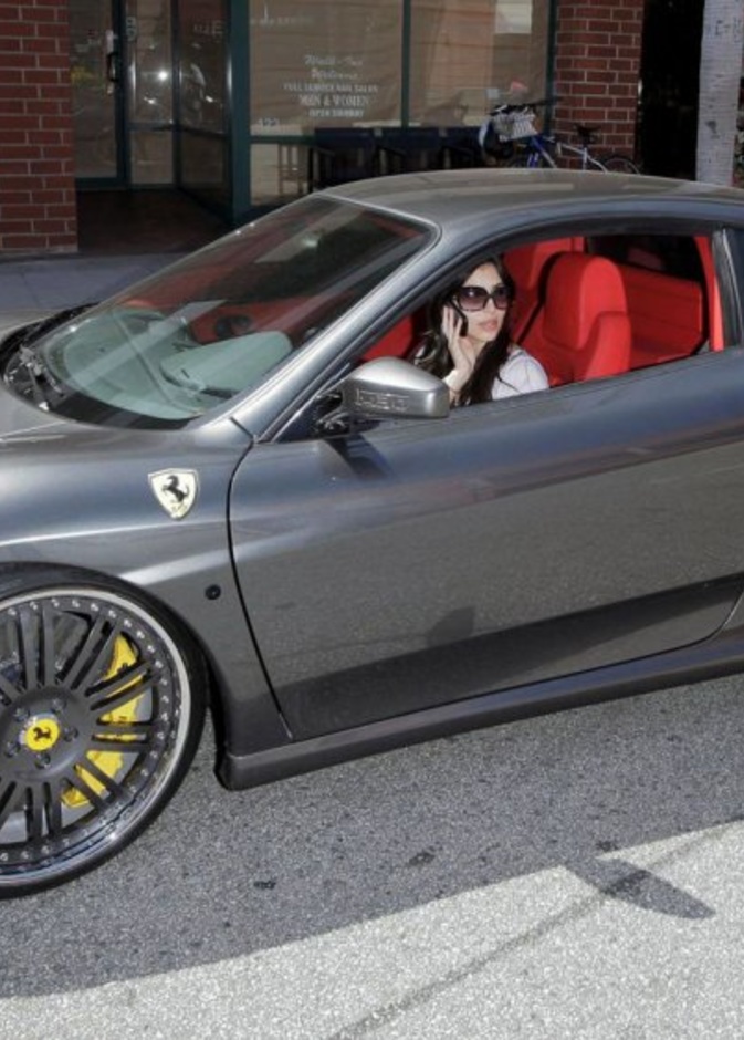 العديد من نجمات الغناء العالمي يملكن نظرة متطرفة على صعيد سيارتهن الخاصة