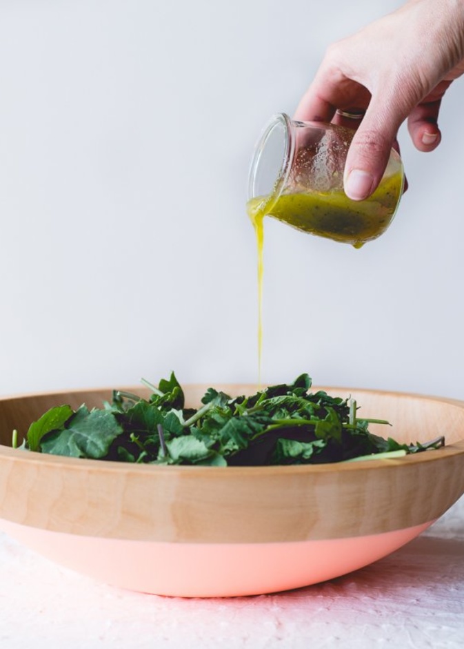 تتبيلة الأعشاب تناسب السلطات التي تحتوي على أجبان