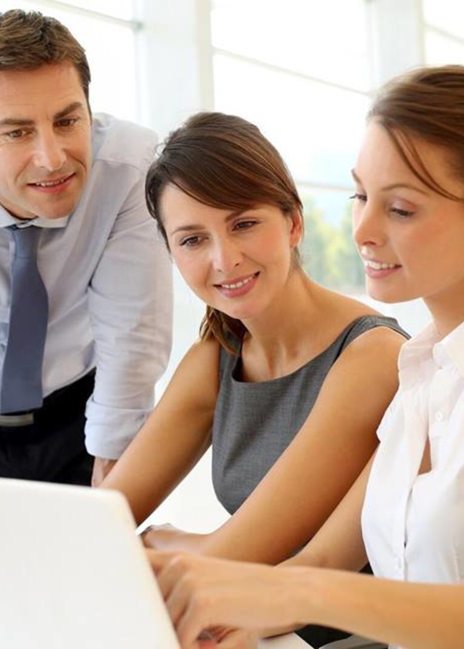 قواعد يجب ان تتبعها المرأة عند النقاش مع زملاء العمل