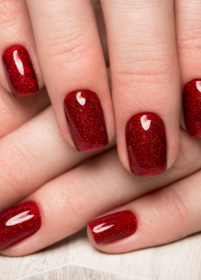 اختاري المناكير الجليتر للشتاء