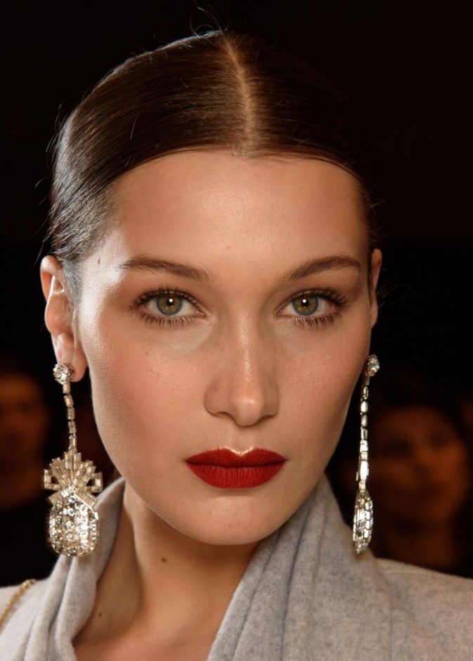 إبدئي عامك الجديد بصيحات أحمر الشفاه المات من Brandon Maxwell