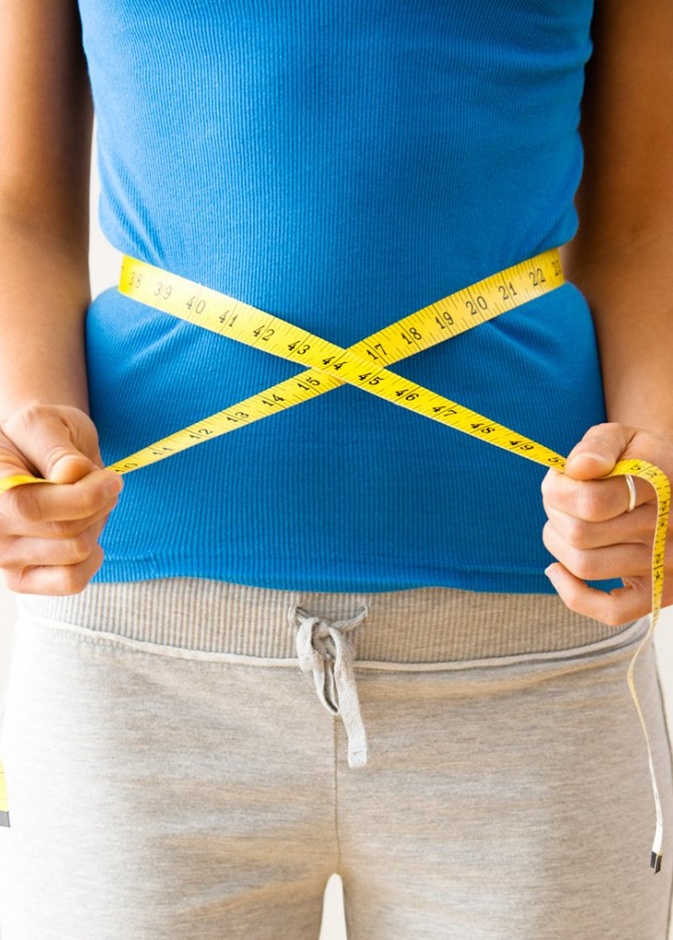 إدراج سلطات الخضار قبل الوجبات للشعور بالشبع و التخلص من الكرش