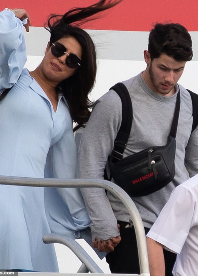 نيك جوناس وبريانكا تشوبرا في الكاريبي