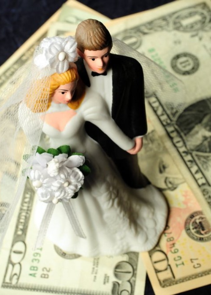 اختيار موعد حفل الزفاف يرتبط بفكرة شهر العسل