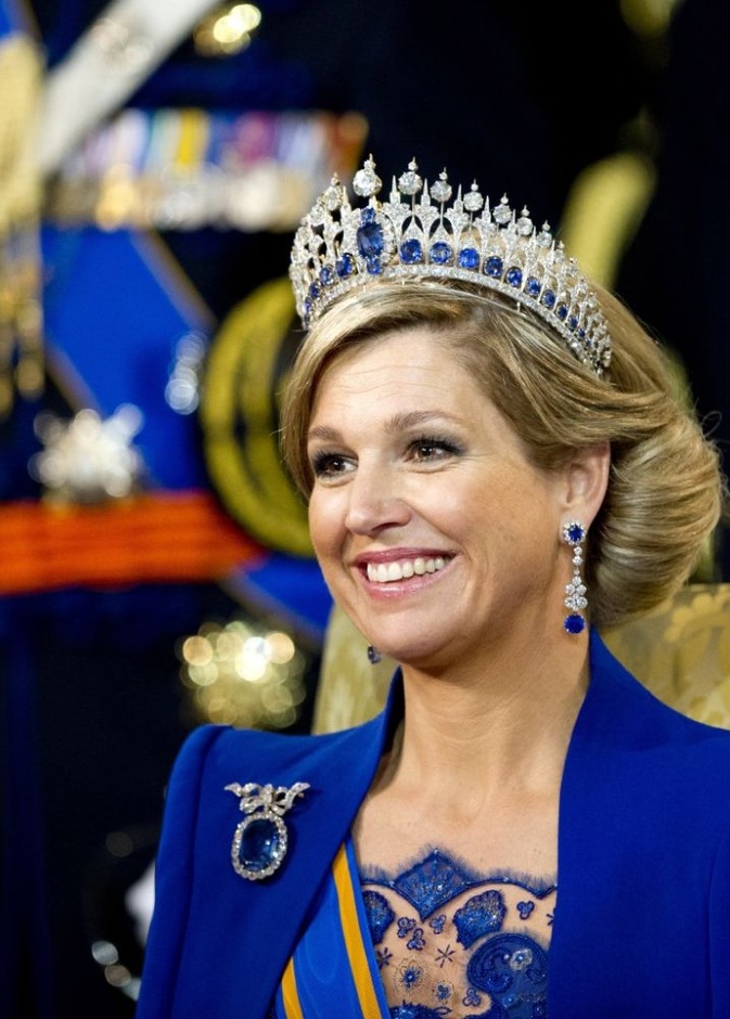  الأميرة ديانا ترتدي طقم Saudi Sapphire Suite