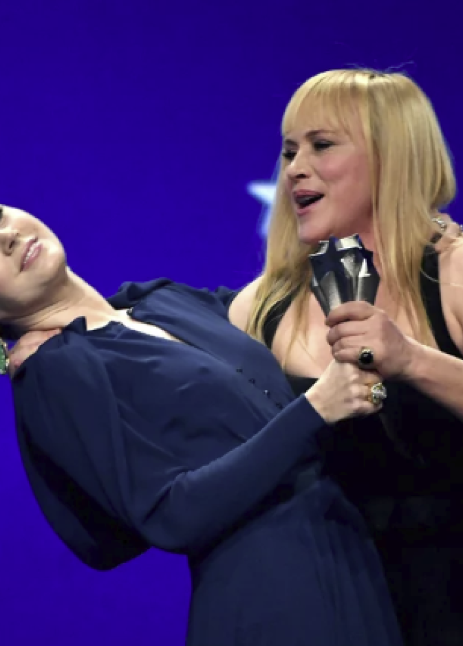 باتريشيا أركيت وإيمي آدامز تتشاركن الجائزة نفسها في Critics Choice Awards 2019 