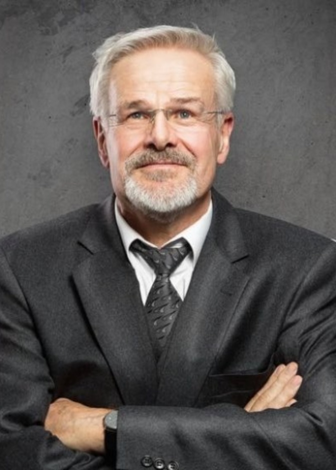 ينجح كثيراً في الإدارة أو كرئيس مجلس إدارة