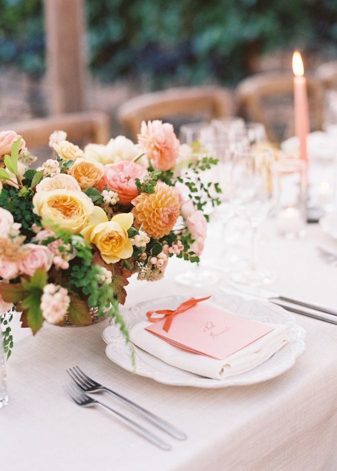 الزهور التي تحكي قصة أحدث افكار ديكورات الافراح