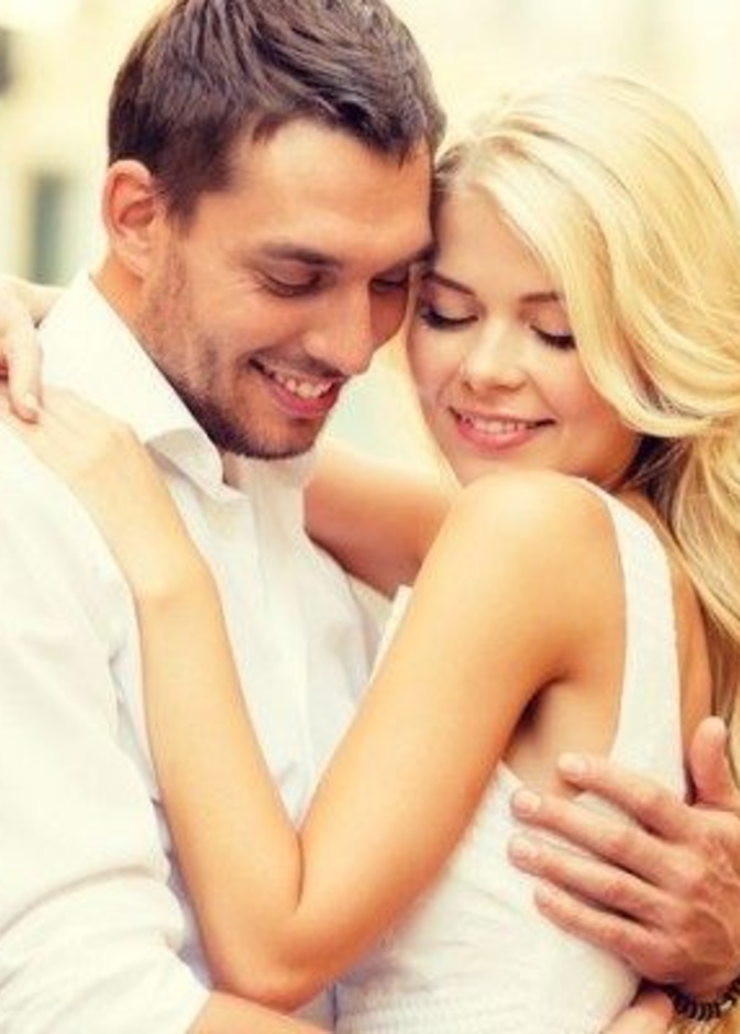 علامات حب الزوج لزوجته