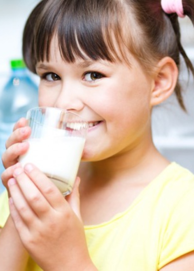 نصائح للأم لوقاية أطفالها من نقص الكالسيوم