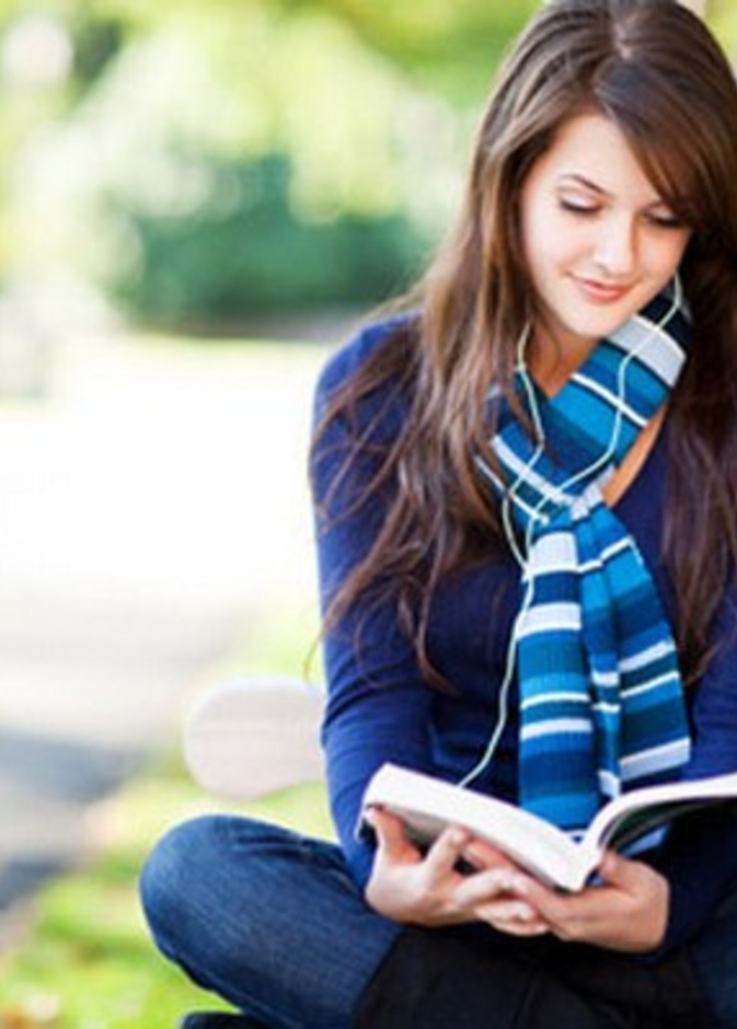 لماذا تستمتع الفتيات بقراءة الروايات