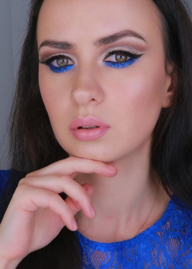 اطلالة ساحرة و جذابة بمكياج عيون الجليتر باللون الازرق للعروس