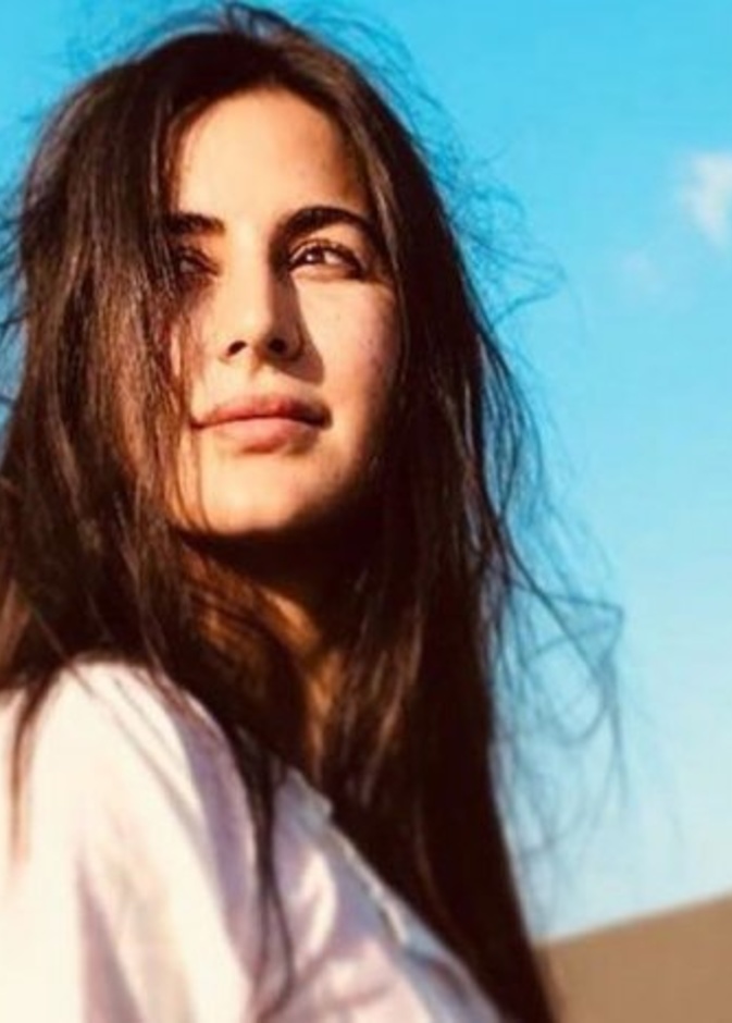 كاترينا كيف تمارس رياضة الكريكت في موقع تصوير فيلمها مع سلمان خان