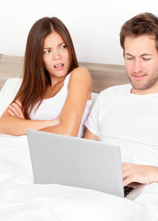 هل علاقات الفيس بوك تعتبر خيانة زوجية 