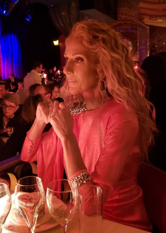 سيلين ديون في أحدث إطلالاتها في باريس