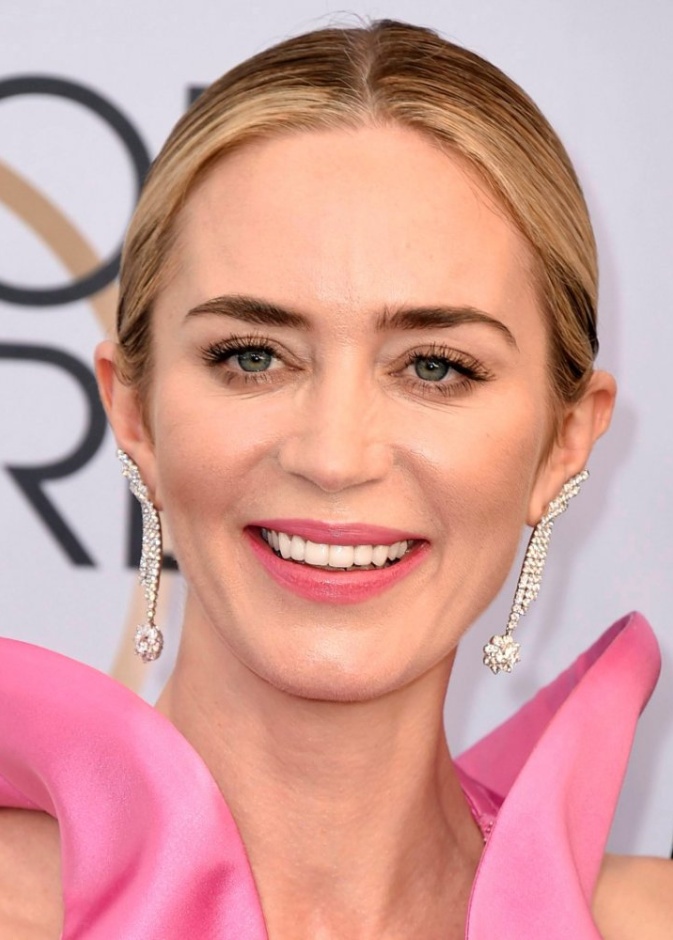 مكياج ناعم وزهري من Emily Blunt