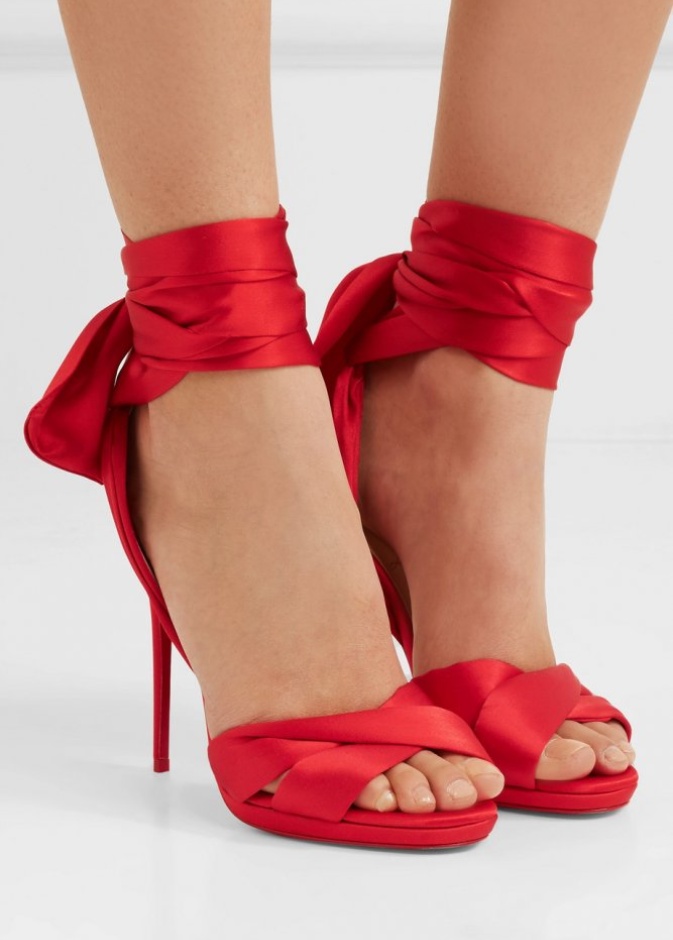 Alaïa صندل أحمر كعب عالي من