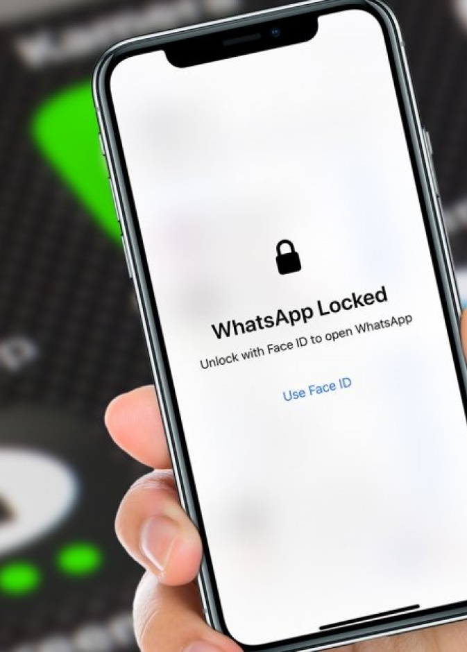 واتساب يتيح قفل , فتح التطبيق ببصمة الأصبع أو العين لمستخدمي آي أو إس