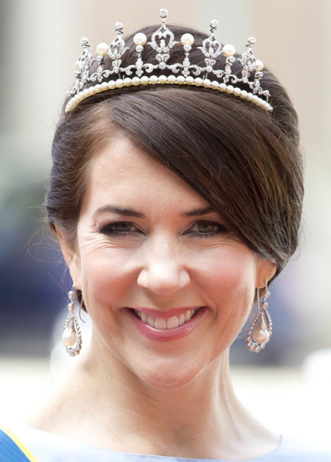  الأميرة ماري ترتدي تاج وقلادة Crown Princess Mary's Edwardian Tiara