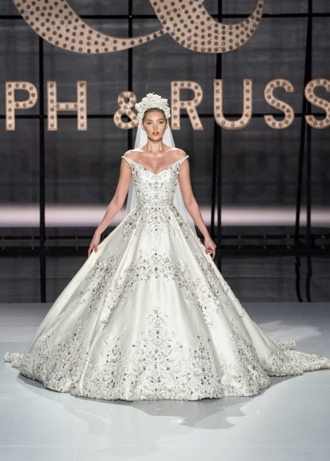 رباط الشعر الناعم المرصّع باللؤلؤ و الماس من مجموعة Givenchy