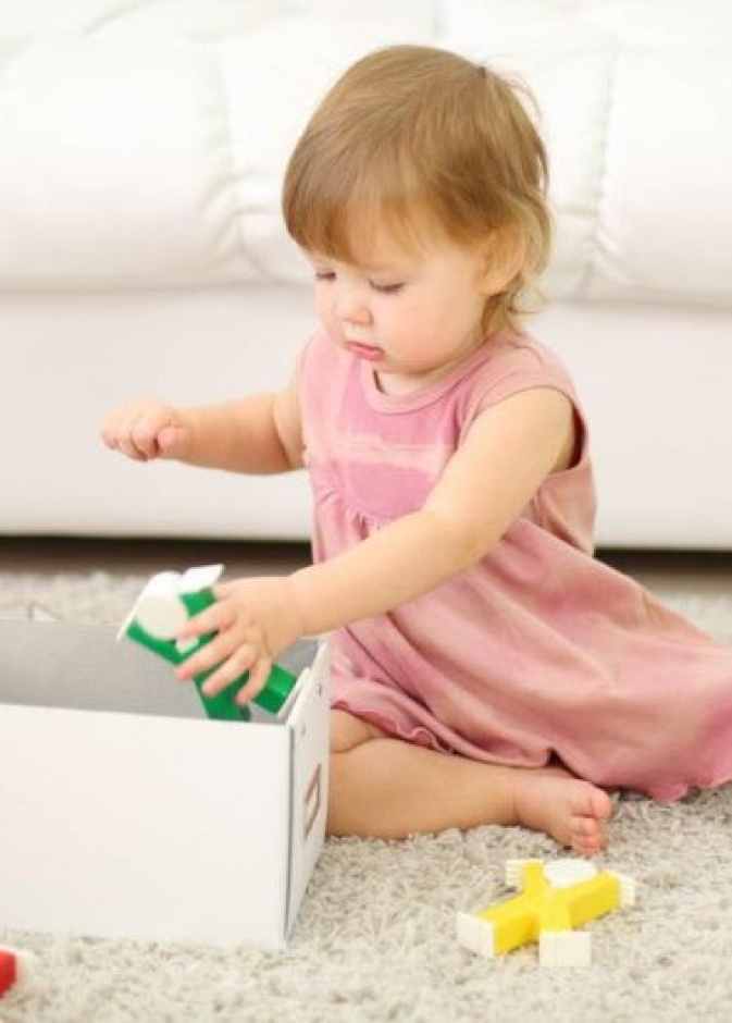 كيفية تحفيز الطفل على تنظيف مكانه