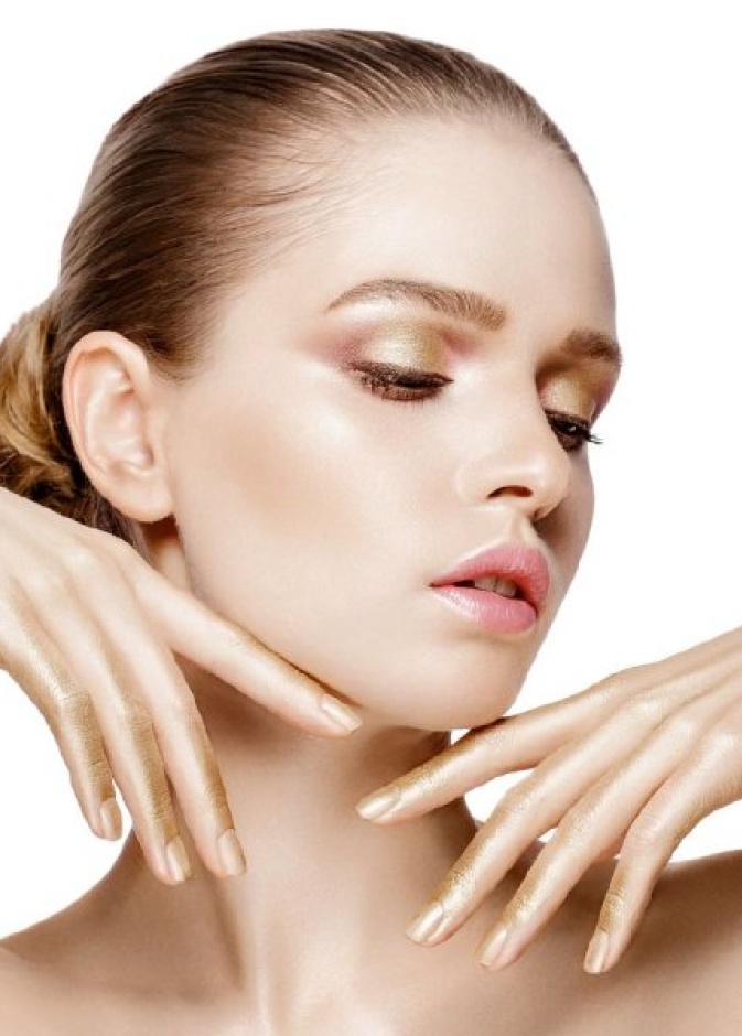  مكياج عروس ناعم باللون الذهبي