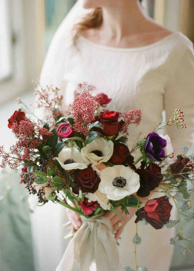 البوكيه البيضاء تناسب الزفاف الكلاسيكي