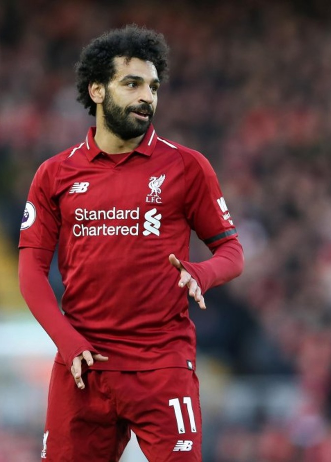 اثناء اصابه محمد صلاح قام رونالدو بمساعده لخروجه من الملعب