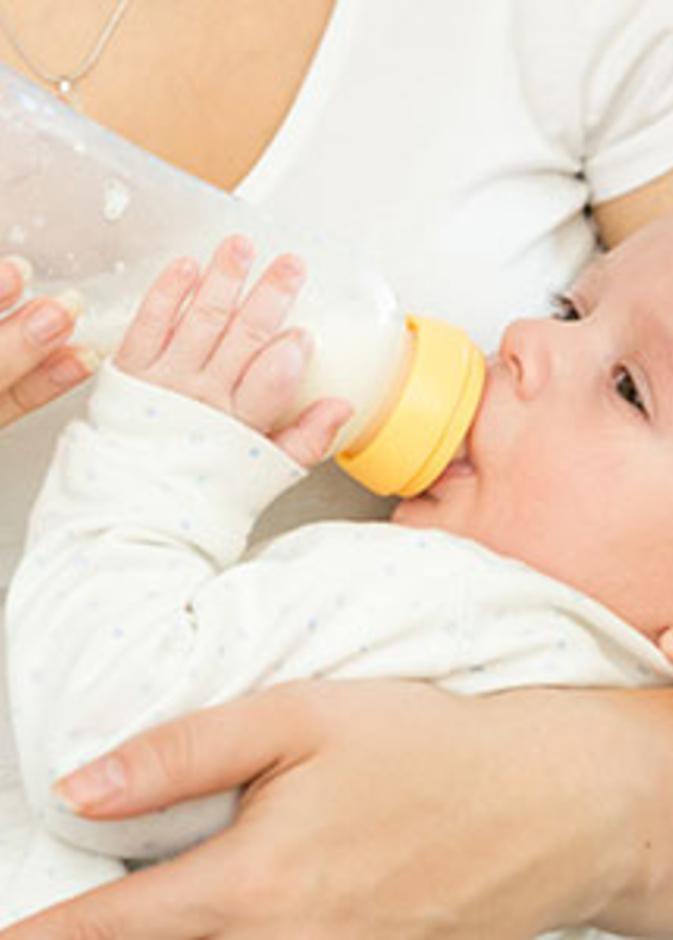 كيفية تنظيم الرضاعة الطبيعية مع الصناعية