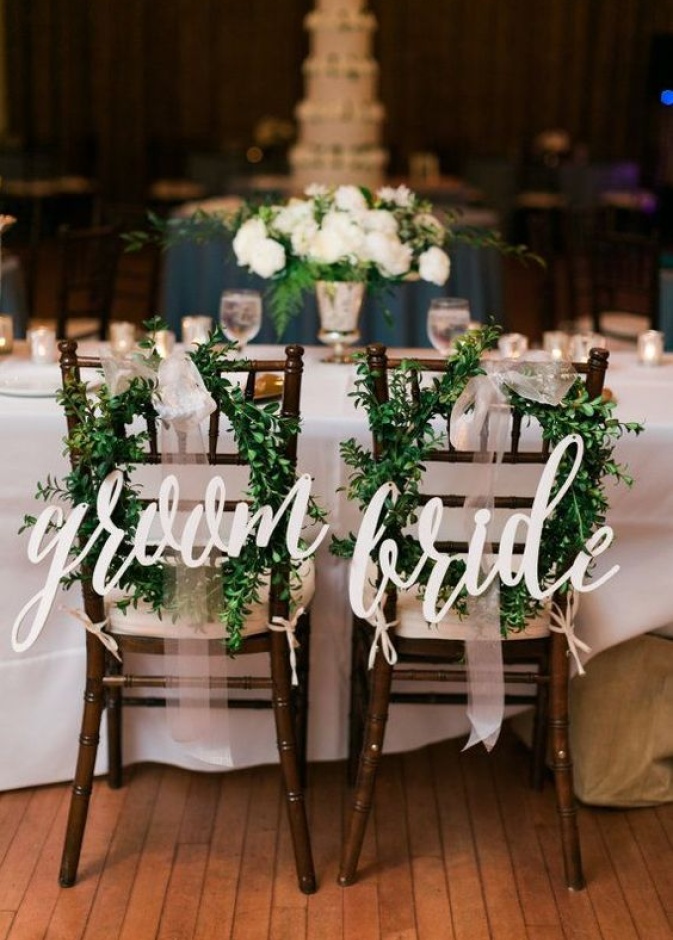 افكار ناعمة و بسيطة لتزيين مقاعد العروسين