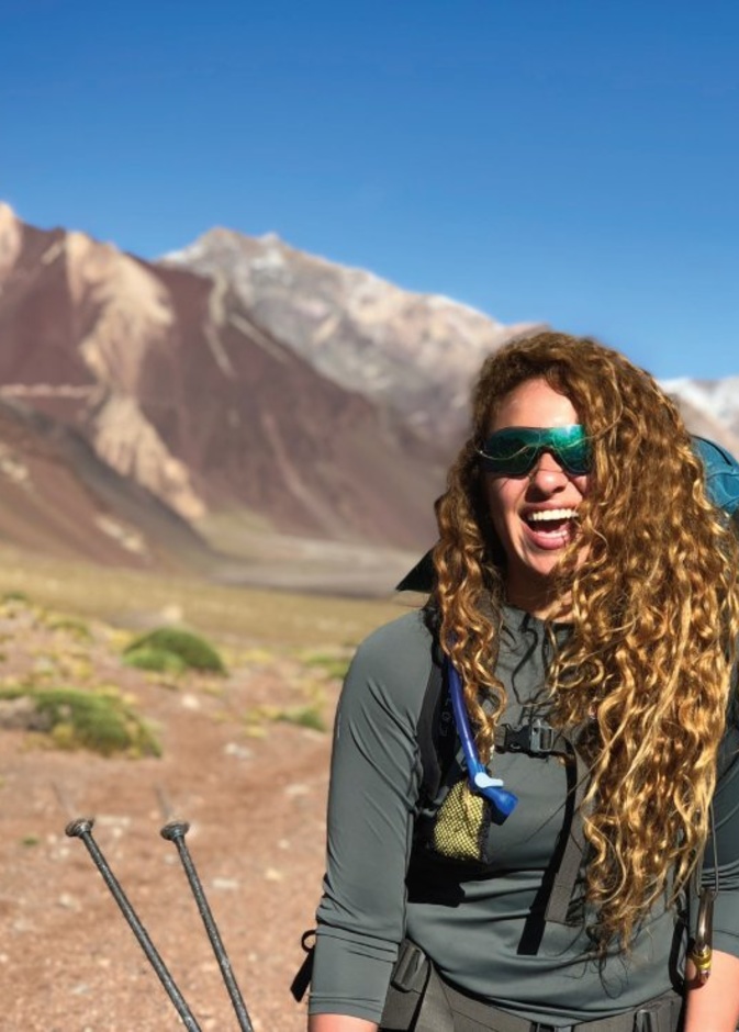  أول لبنانية وعربية تصل الى قمة أعلى بركان ناشط