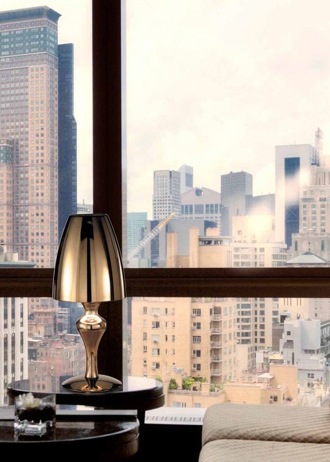 عملية صناعة الأدوات المنزلية بحرفية 