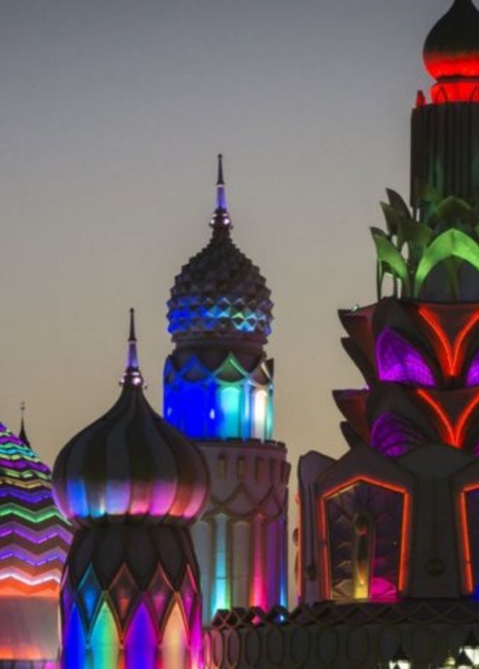 جولة حول العالم خلال شهر العسل في القرية العالمية