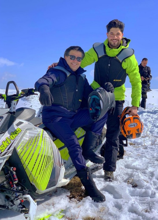 راغب علامة وابنه خالد يستمتعان بوقتهما على قمم لبنان الجبلية