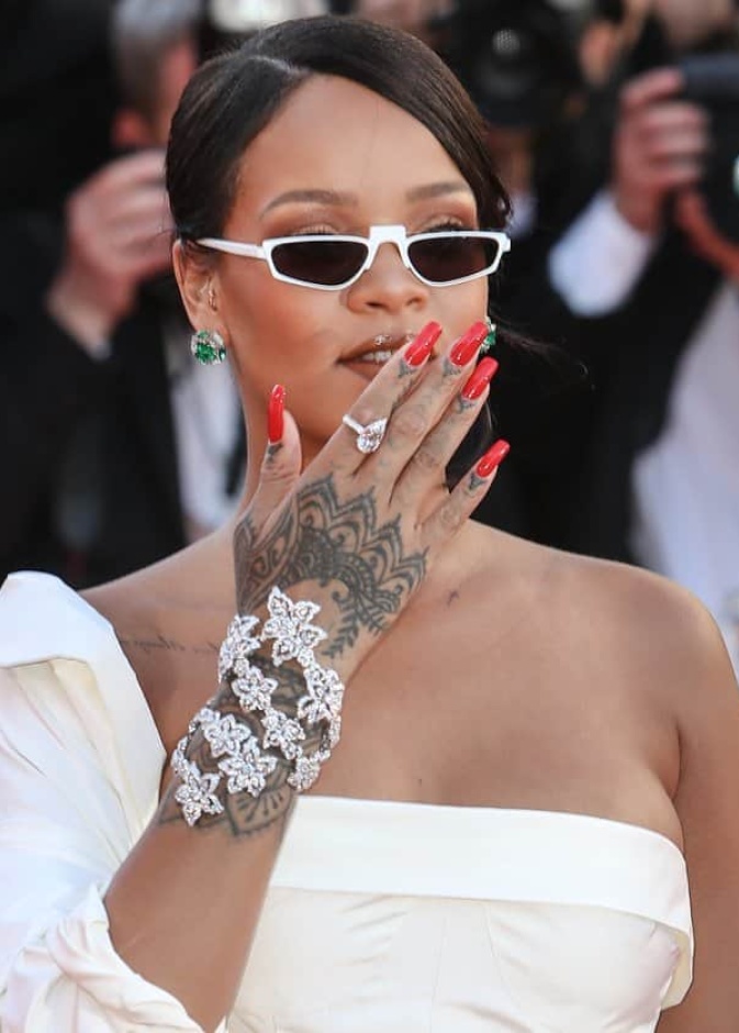  مجوهرات ريهانا أقراط من بولغاري Bulgari