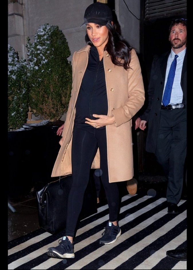 بهذه الإطلالة الكاجوال غادرت ميغان ماركل مدينة نيويورك بعد حفل استقبال مولودها الأول