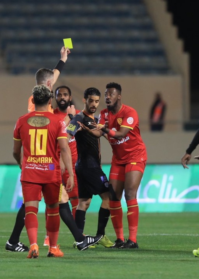 الشباب يهزم القادسية