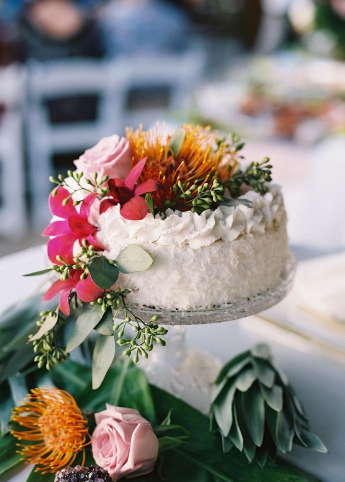 كعكة زفاف ملونة تناسب الربيع والصيف