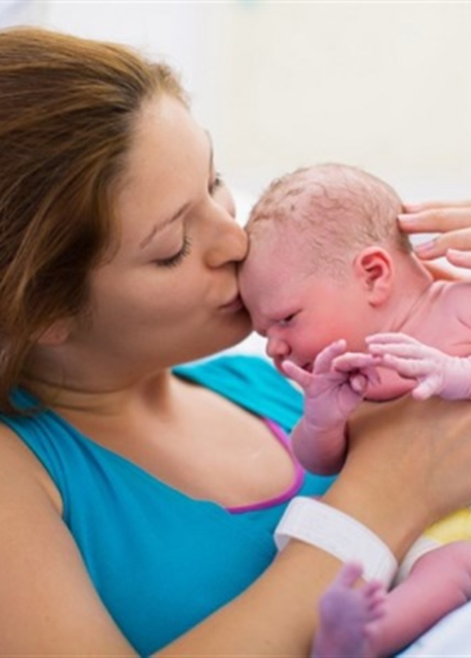 كيف تعتني الأم بصحتها بعد الولادة