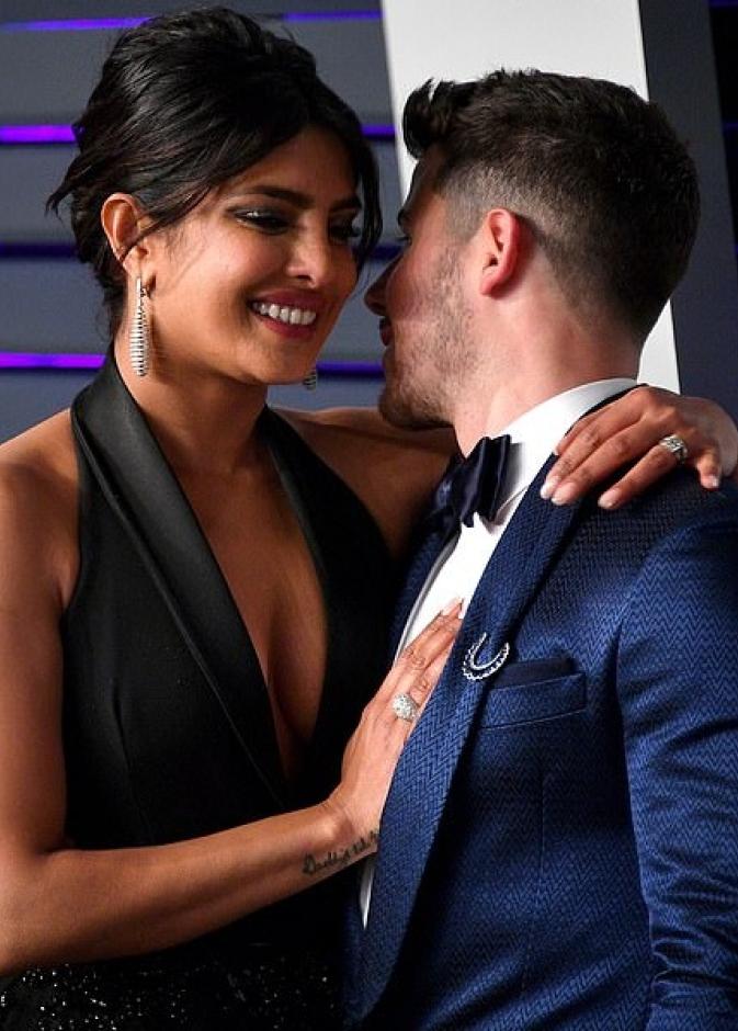 Priyanka Chopra بريانكا تشوبرا وزوجها يسرقان الأضواء في حفل ما بعد الأوسكار