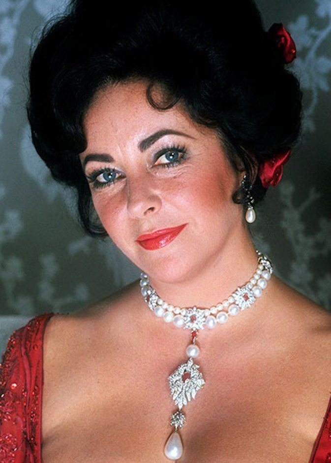 أقراط إليزابيث تايلور الكلاسيكية