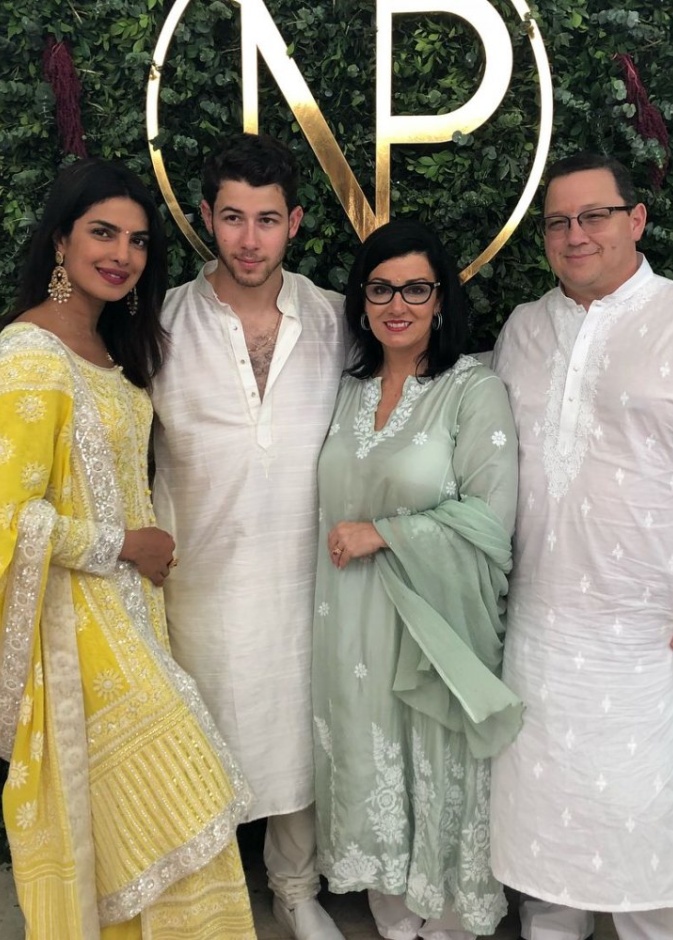Priyanka Chopra تصف والد زوجها بالإفضل