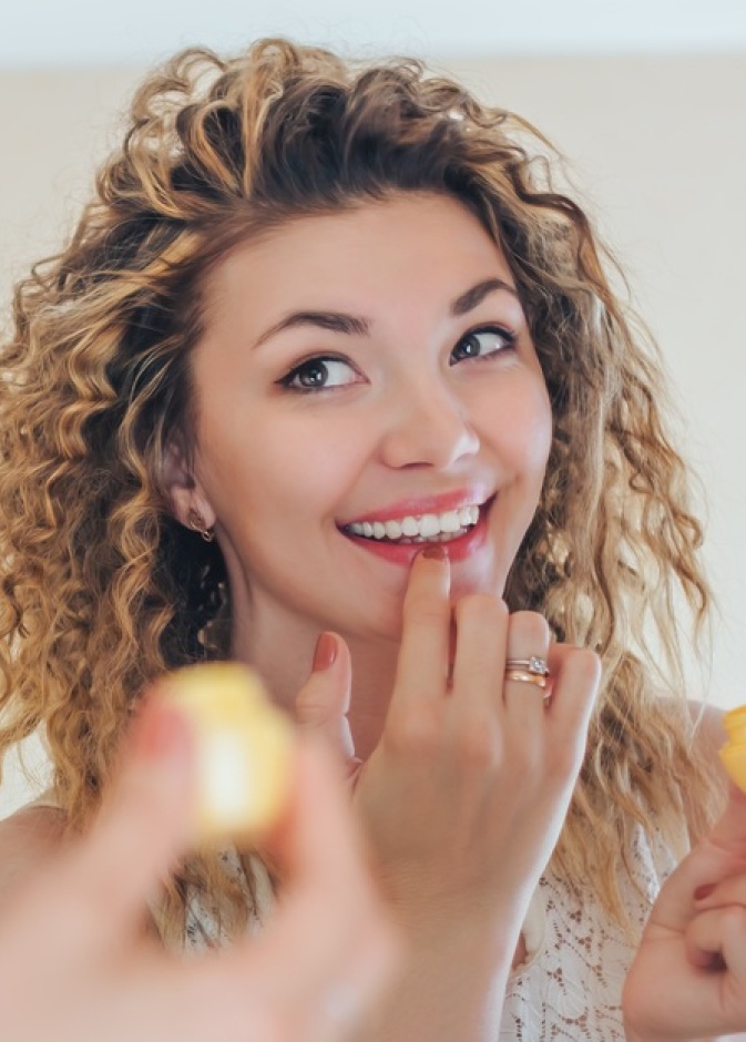 استخدمي سكراب السكر مع احد الزيوت الطبيعية